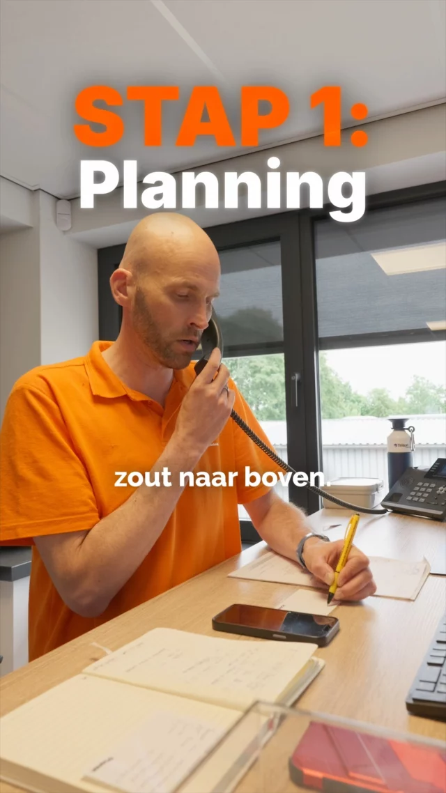 𝐕𝐚𝐧 𝐭𝐞𝐥𝐞𝐟𝐨𝐨𝐧𝐭𝐣𝐞 𝐭𝐨𝐭 𝐝𝐞 𝐥𝐚𝐬𝐭 𝐨𝐩 𝐳𝐢𝐣𝐧 𝐩𝐥𝐞𝐤. 📞🏗️

Hoe gaat dat eigenlijk, zo'n klus bij Triton?

Het begint bij Pascal aan de telefoon. Wat moet er verplaatst worden, waar staat het, en wanneer moet het klaar zijn? 📋

Daarna de werkvoorbereiding: 

De eerste stap is de inventarisatie. Wat is het gewicht en het zwaartepunt van de last, hoe ziet de aanvoerroute eruit, welke doorgangen zitten erin en wat kan de vloer of de ondergrond dragen? Bij twijfel rijden wij er langs om het met eigen ogen te zien. Die inventarisatie bepaalt het plan van aanpak en het materieel dat wij inzetten. 📐

De planning zet vervolgens de juiste mannen en de juiste machine op de juiste dag. Op locatie doen onze machinisten en machineverhuizers de rest. 💪

Klinkt eenvoudig, hè? Dat is precies de bedoeling.

A mission impossible? Voor ons zeker niet! 🌱

📞 013 505 5896 | tritontransport.nl

#Triton #Werkvoorbereiding #Vakmanschap #Hijswerk #Machineverhuizing #TeamTriton