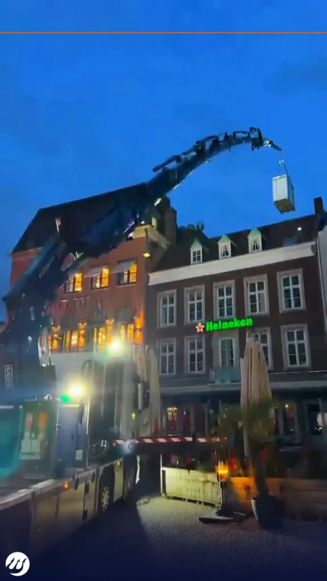 𝐄𝐞𝐧 𝐠𝐫𝐞𝐞𝐩 𝐮𝐢𝐭 𝐰𝐚𝐚𝐫 𝐨𝐧𝐳𝐞 𝐦𝐚𝐧𝐧𝐞𝐧 𝐬𝐭𝐨𝐧𝐝𝐞𝐧. 🏗️🌱

Geen week hetzelfde, en dat is precies wat ons vak zo mooi maakt.

👷 Volle bak geladen voor Power 4 You ⚡⚡ en @abrahamshilvarenbeek ⚡ 
👷 Voor Noorland Koeltechniek een koelcel op het dak gehesen, midden in het centrum van Venlo ❄️ 
👷 Twee luchtbehandelingskasten van 400 kilo naar binnen gebracht in een oud klooster in Udenhout, voor Hoppenbrowers⛪ @hoppenbrouwers_techniek 

Smalle straten, oude vloeren en deuren die er honderd jaar langer staan dan wij. Alles heel gebleven. 💪

A mission impossible? Voor ons zeker niet! 🌱

Welke klus is jouw favoriet? Laat het weten in de comments. 👇
📞 013 505 5896 | tritontransport.nl

#Triton #Terugblik #Hijswerk #Vakmanschap #Machineverhuizing #TeamTriton #GeenDagHetzelfde
